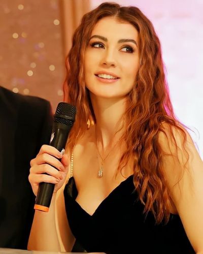 Burcu Özberk seksi ifşa fotoğrafı 1105
