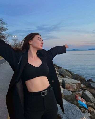 Burcu Özberk seksi ifşa fotoğrafı 1114