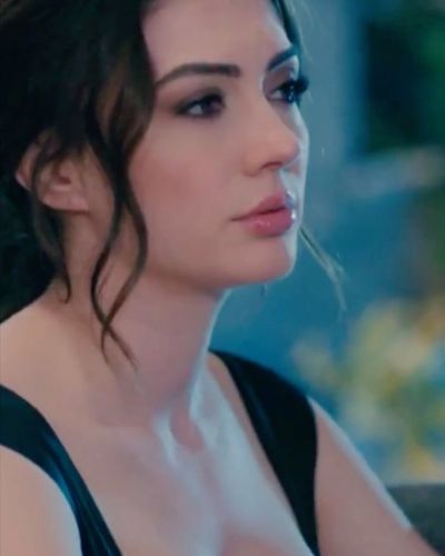 Burcu Özberk seksi ifşa fotoğrafı 1141
