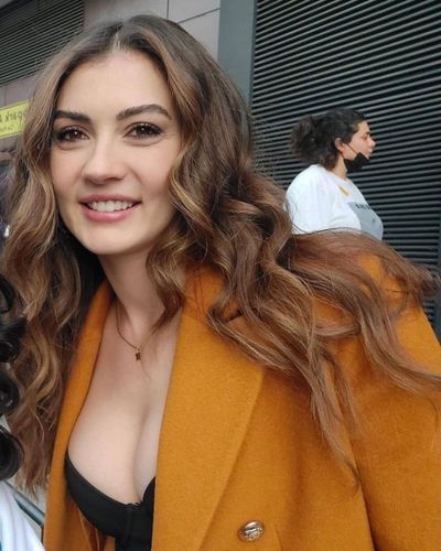 Burcu Özberk seksi ifşa fotoğrafı 1165