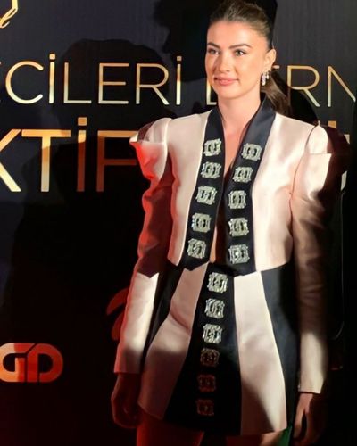 Burcu Özberk seksi ifşa fotoğrafı 1222