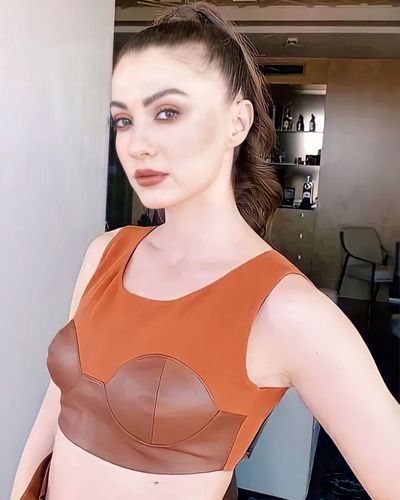 Burcu Özberk seksi ifşa fotoğrafı 1264