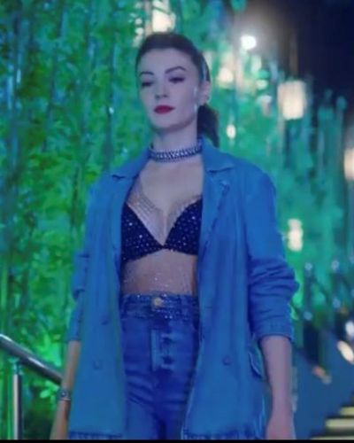 Burcu Özberk seksi ifşa fotoğrafı 130
