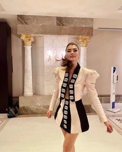 Burcu Özberk seksi ifşa fotoğrafı 1310