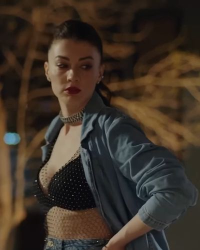 Burcu Özberk seksi ifşa fotoğrafı 135