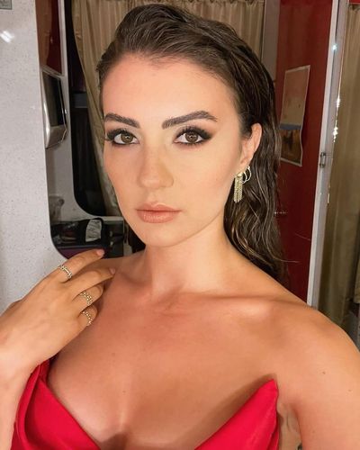 Burcu Özberk seksi ifşa fotoğrafı 1382