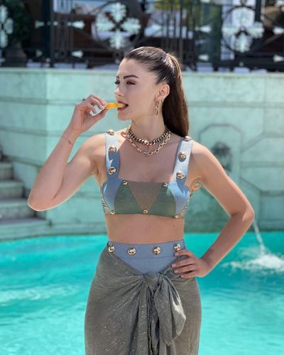 Burcu Özberk seksi ifşa fotoğrafı 1440