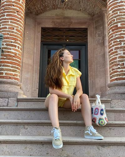 Burcu Özberk seksi ifşa fotoğrafı 1450