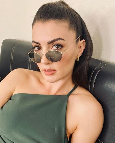 Burcu Özberk seksi ifşa fotoğrafı 1467
