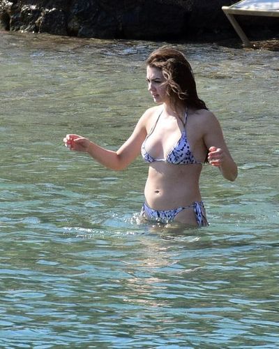 Burcu Özberk seksi ifşa fotoğrafı 1499