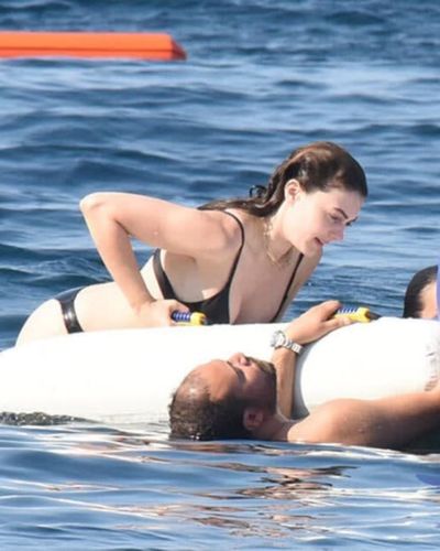 Burcu Özberk seksi ifşa fotoğrafı 1512