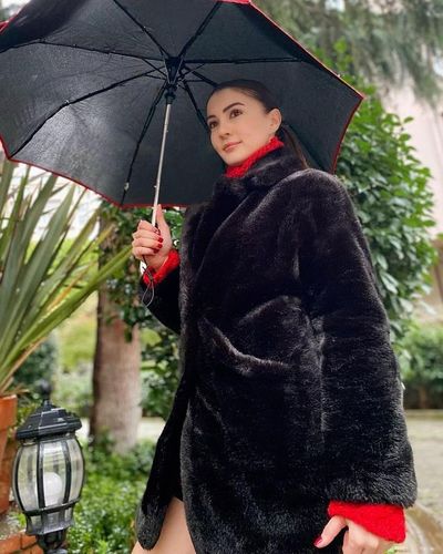 Burcu Özberk seksi ifşa fotoğrafı 1516