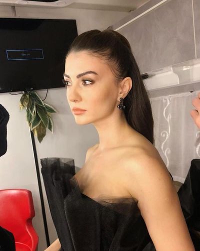 Burcu Özberk seksi ifşa fotoğrafı 1523