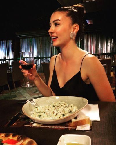 Burcu Özberk seksi ifşa fotoğrafı 1570