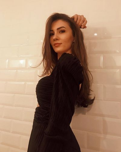 Burcu Özberk seksi ifşa fotoğrafı 1585