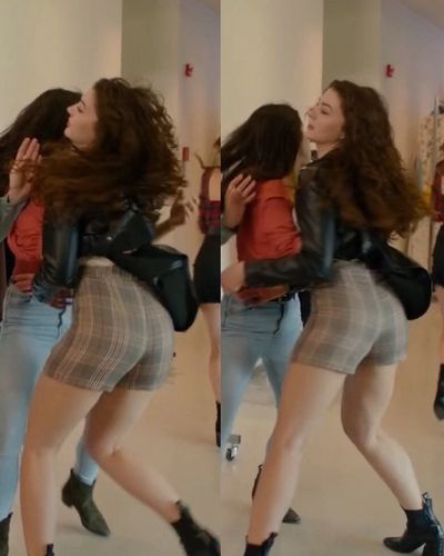 Burcu Özberk seksi ifşa fotoğrafı 1598