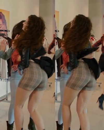Burcu Özberk seksi ifşa fotoğrafı 1599
