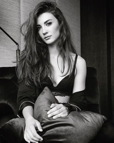 Burcu Özberk seksi ifşa fotoğrafı 1708