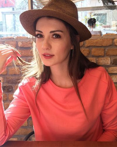 Burcu Özberk seksi ifşa fotoğrafı 1724