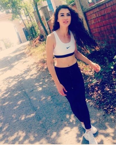 Burcu Özberk seksi ifşa fotoğrafı 1725