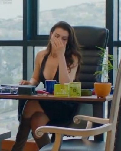 Burcu Özberk seksi ifşa fotoğrafı 303
