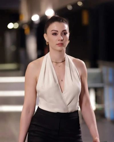 Burcu Özberk seksi ifşa fotoğrafı 344