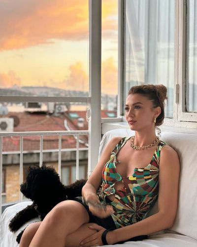 Burcu Özberk seksi ifşa fotoğrafı 382