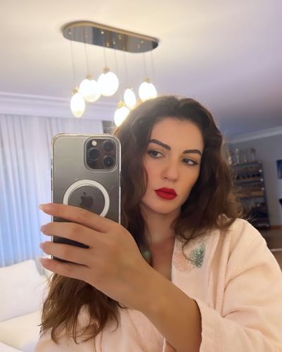 Burcu Özberk seksi ifşa fotoğrafı 425