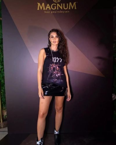 Burcu Özberk seksi ifşa fotoğrafı 454