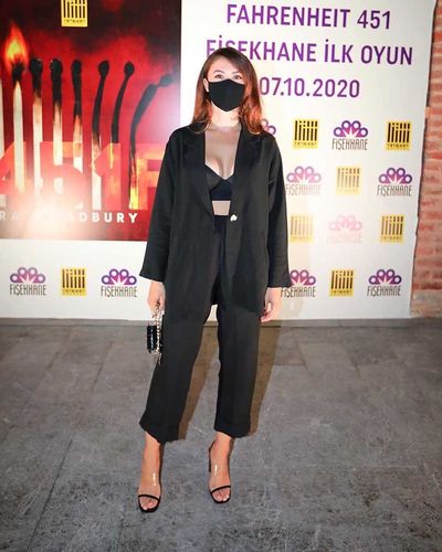 Burcu Özberk seksi ifşa fotoğrafı 480