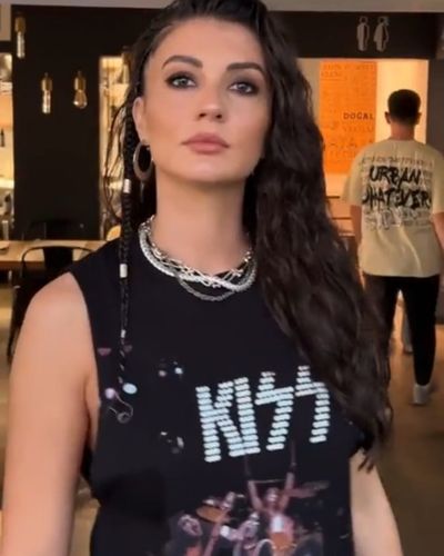 Burcu Özberk seksi ifşa fotoğrafı 481