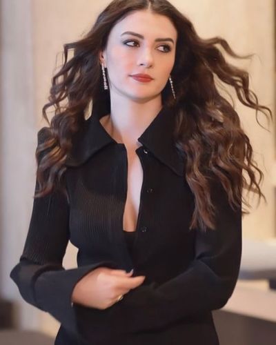 Burcu Özberk seksi ifşa fotoğrafı 549