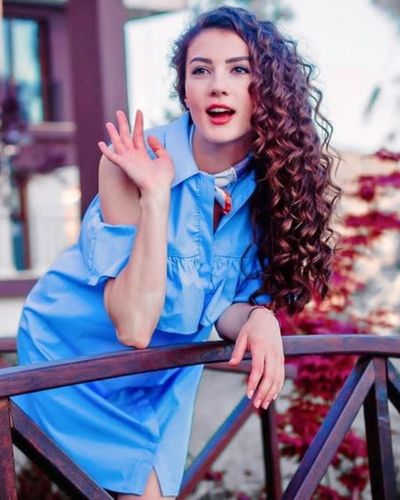 Burcu Özberk seksi ifşa fotoğrafı 556