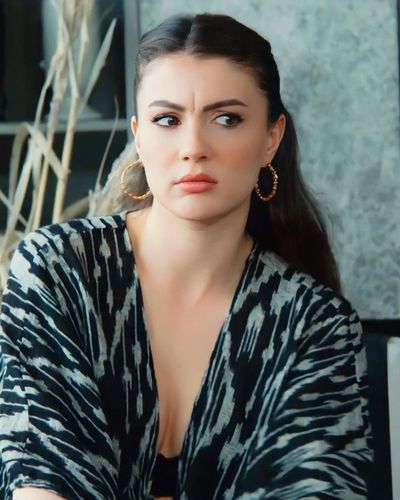 Burcu Özberk seksi ifşa fotoğrafı 564