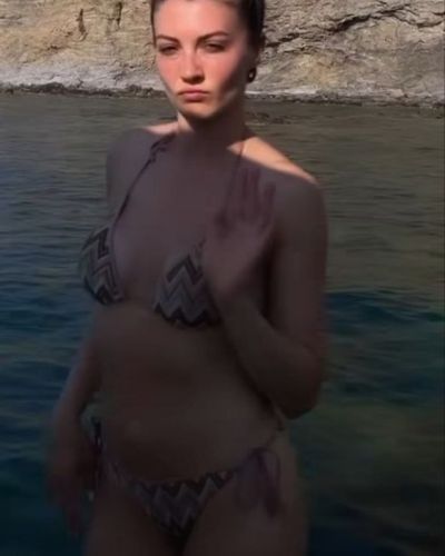Burcu Özberk seksi ifşa fotoğrafı 596