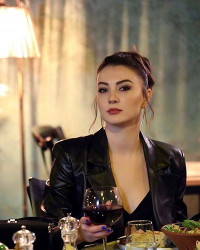 Burcu Özberk seksi ifşa fotoğrafı 618