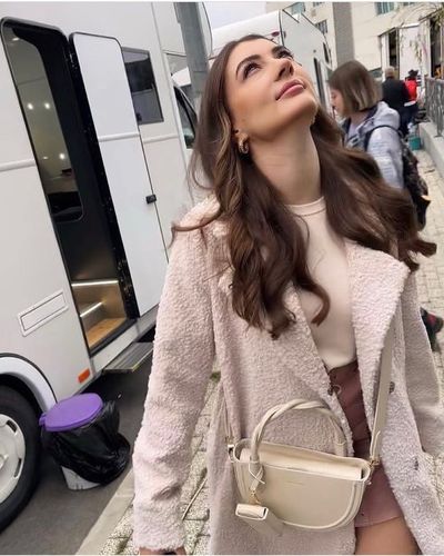 Burcu Özberk seksi ifşa fotoğrafı 698