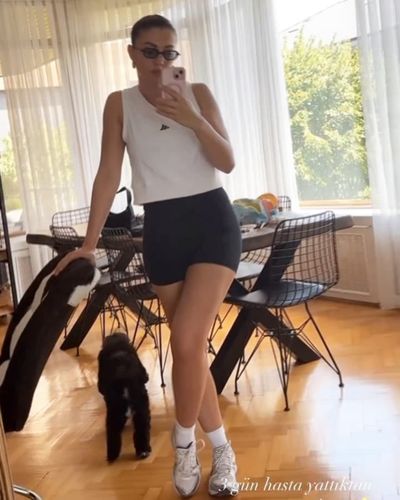 Burcu Özberk seksi ifşa fotoğrafı 710