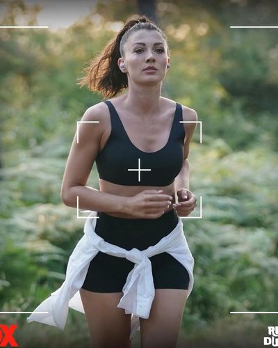 Burcu Özberk seksi ifşa fotoğrafı 75