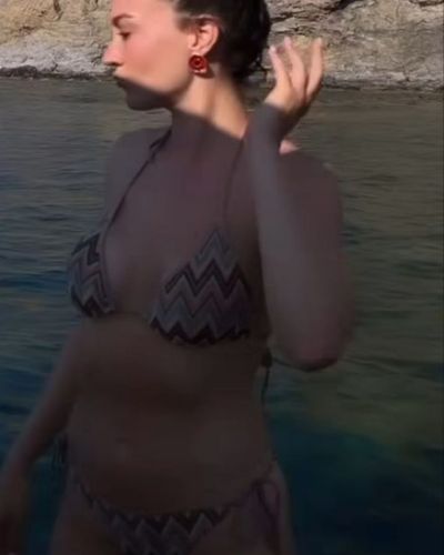 Burcu Özberk seksi ifşa fotoğrafı 763