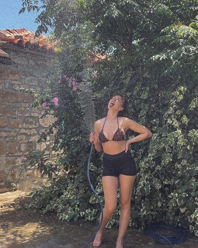 Burcu Özberk seksi ifşa fotoğrafı 765