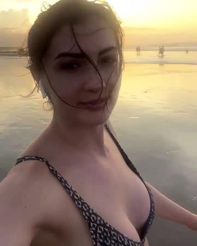 Burcu Özberk seksi ifşa fotoğrafı 815