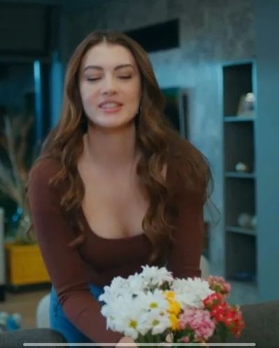 Burcu Özberk seksi ifşa fotoğrafı 909