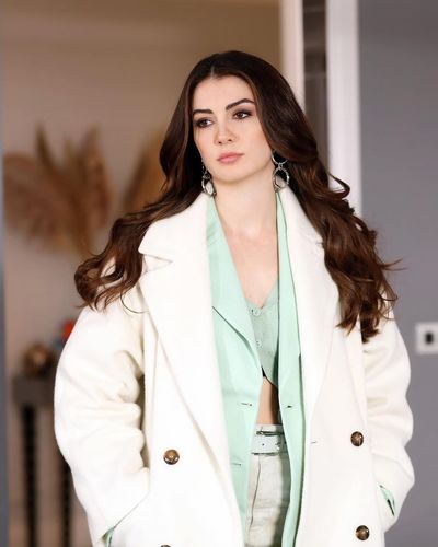 Burcu Özberk seksi ifşa fotoğrafı 930