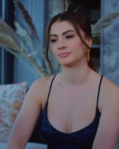 Burcu Özberk seksi ifşa fotoğrafı 931