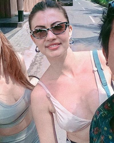 Burcu Özberk seksi ifşa fotoğrafı 975