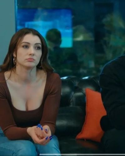 Burcu Özberk seksi ifşa fotoğrafı 979