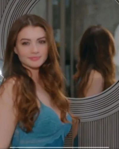 Burcu Özberk seksi ifşa fotoğrafı 989