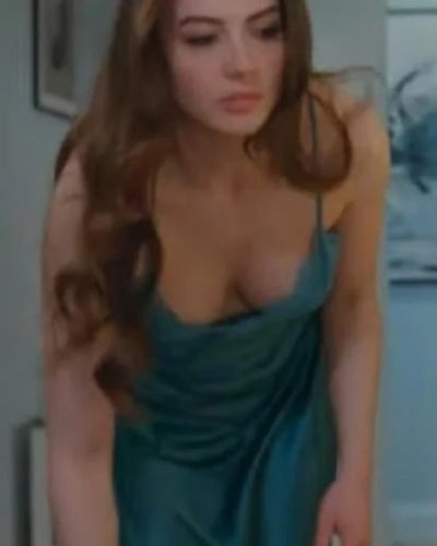 Burcu Özberk seksi ifşa fotoğrafı 991