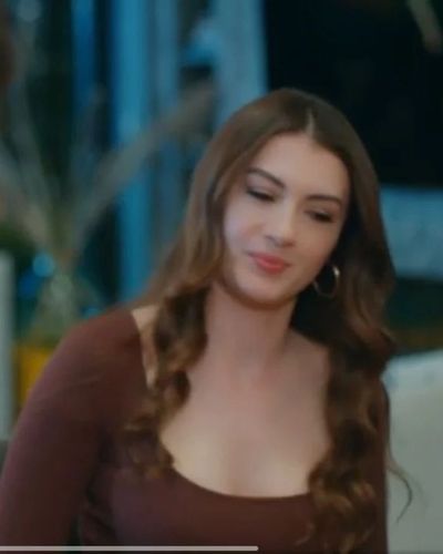 Burcu Özberk seksi ifşa fotoğrafı 999